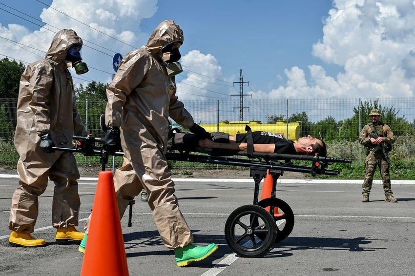 Ukraine diễn tập ứng phó thảm họa hạt nhân ngày 17-8. Ảnh: REUTERS Ukraine diễn tập ứng phó thảm họa hạt nhân ngày 17-8. Ảnh: REUTERS