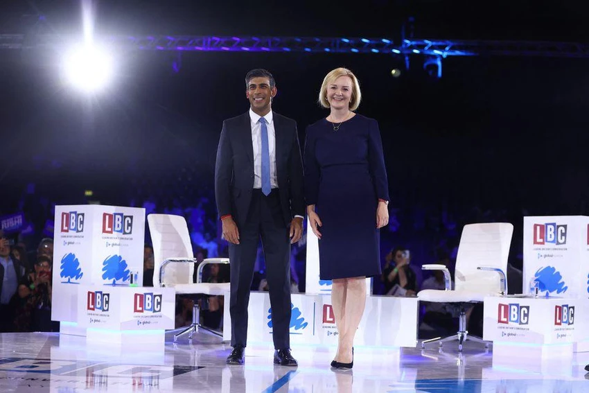 Hai ứng cử viên cho vị trí thủ tướng Anh - Ngoại trưởng Liz Truss (phải) và cựu Bộ trưởng Tài chính Rishi Sunak. Ảnh: REUTERS