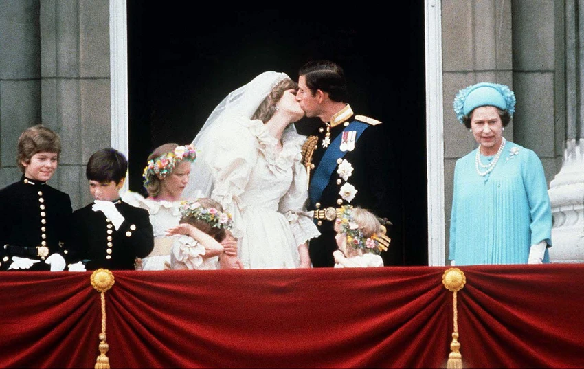 Nữ hoàng trong lễ cưới của Thái tử Charles và Công nương Diana vào ngày 29-7-1981. Ảnh: CNN