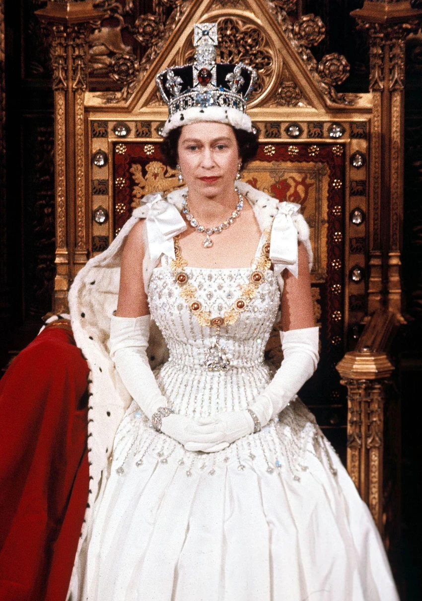 Nữ hoàng Elizabeth II trong lễ khai mạc Quốc hội vào tháng 4-1966. Ảnh: AP