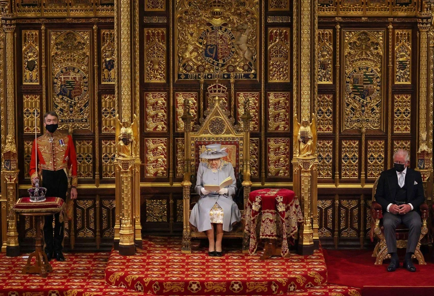 Nữ hoàng Elizabeth II đã có bài phát biểu khai mạc tại kỳ họp mới của Quốc hội Anh sau lễ tang của Hoàng thân Philip vào tháng 5-2021. Ảnh: AFP
