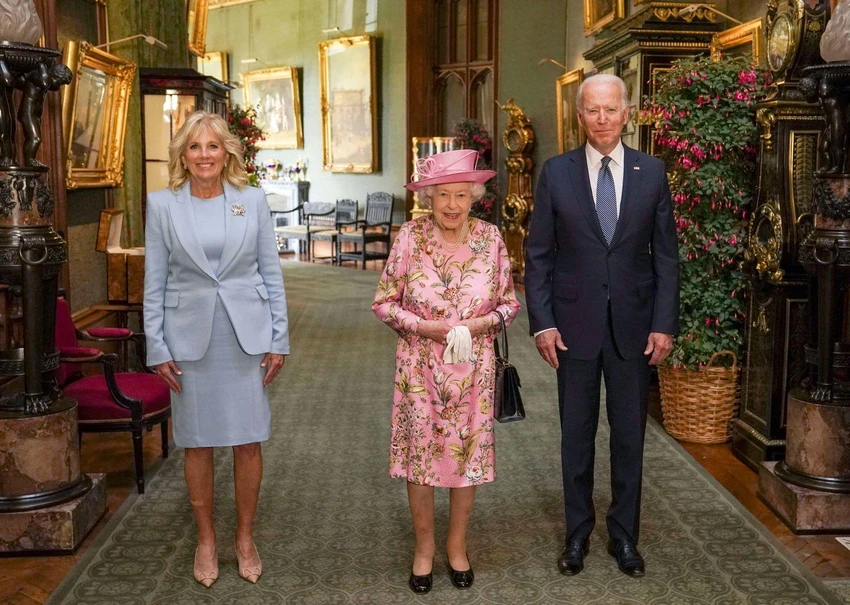 Nữ hoàng gặp Tổng thống Mỹ Joe Biden và đệ nhất phu nhân Jill Biden tại Lâu đài Windsor vào tháng 6-2021. Ảnh: CNN