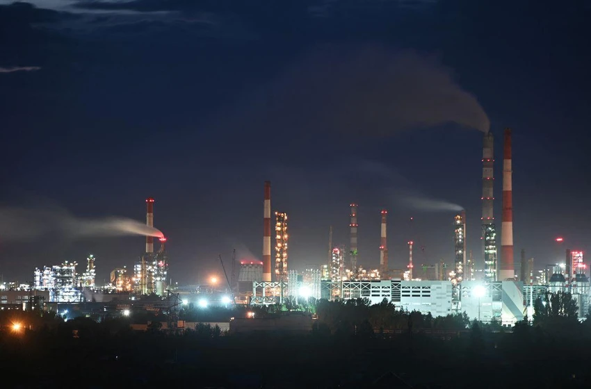 Nhà máy lọc dầu ở TP Omsk, Nga ngày 6-6-2022. Ảnh: REUTERS Nhà máy lọc dầu ở TP Omsk, Nga ngày 6-6-2022. Ảnh: REUTERS