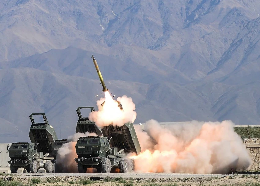 Hệ thống pháo phản lực cơ động cao (HIMARS) của Mỹ. Ảnh: USAASC Hệ thống pháo phản lực cơ động cao (HIMARS) của Mỹ. Ảnh: USAASC