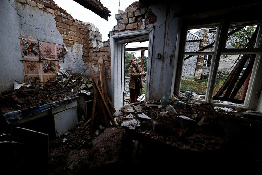 Một ngôi nhà ở thị trấn Yarova, tỉnh Donetsk vào ngày 10-10. Ảnh: REUTERS