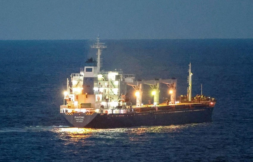 Tàu Razoni chở ngũ cốc Ukraine ở Biển Đen khu vực gần thủ đô Istanbul, Thổ Nhĩ Kỳ hồi tháng 8-2022. Ảnh: REUTERS Tàu Razoni chở ngũ cốc Ukraine ở Biển Đen khu vực gần thủ đô Istanbul, Thổ Nhĩ Kỳ hồi tháng 8-2022. Ảnh: REUTERS