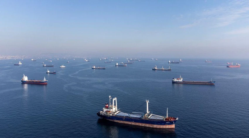 Các tàu hàng, bao gồm các tàu phục vụ thỏa thuận ngũ cốc Biển Đen chờ đi qua eo biển Bosphorus (Thổ Nhĩ Kỳ), ngày 31-10. Ảnh: REUTERS Các tàu hàng, bao gồm các tàu phục vụ thỏa thuận ngũ cốc Biển Đen chờ đi qua eo biển Bosphorus (Thổ Nhĩ Kỳ), ngày 31-10. Ảnh: REUTERS
