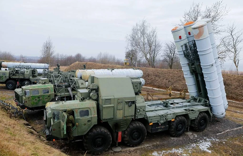 Hệ thống tên lửa đất đối không S-300 của Nga. Ảnh: TASS Hệ thống tên lửa đất đối không S-300 của Nga. Ảnh: TASS