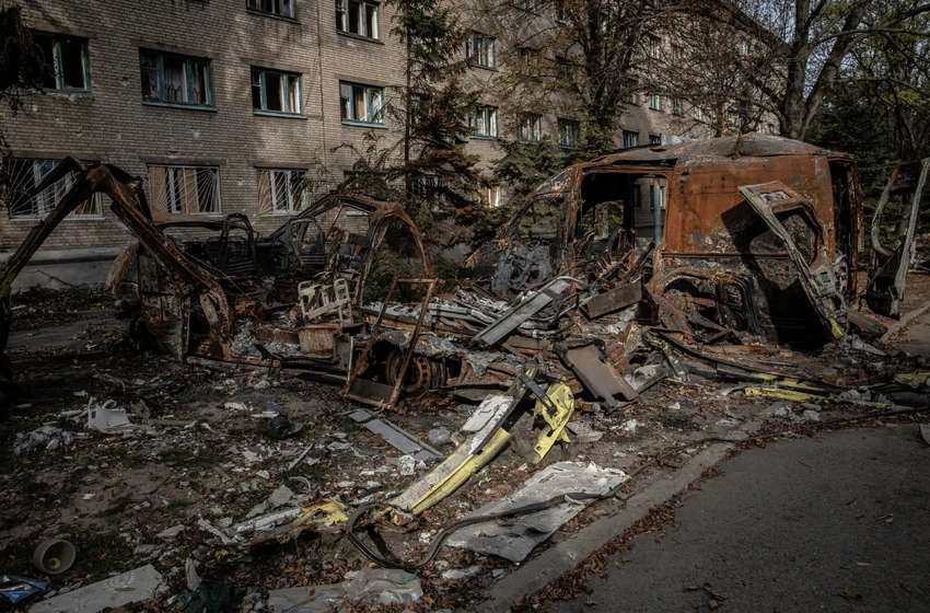 Cơ sở hạ tầng ở tỉnh Donetsk bị hư hại do pháo kích vào hồi tháng 10. Ảnh: THE NEW YORK TIMES Cơ sở hạ tầng ở tỉnh Donetsk bị hư hại do pháo kích vào hồi tháng 10. Ảnh: THE NEW YORK TIMES