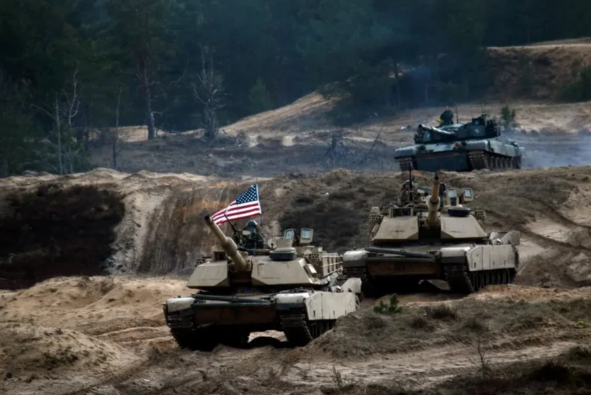 Mẫu xe tăng M1 Abrams của Mỹ trong cuộc tập trận ở Latvia hồi năm 2021. Ảnh: EPA/SHUTTERSTOCK Mẫu xe tăng M1 Abrams của Mỹ trong cuộc tập trận ở Latvia hồi năm 2021. Ảnh: EPA/SHUTTERSTOCK