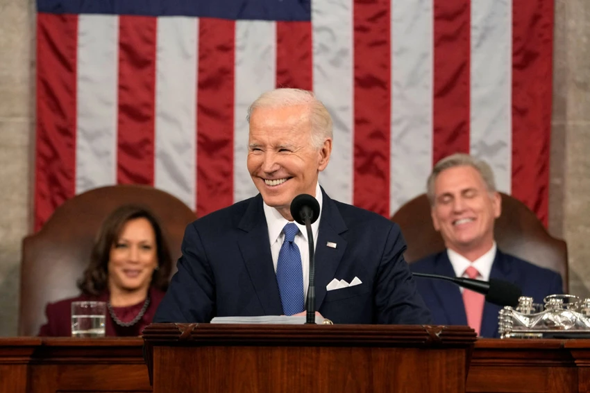 Tổng thống Mỹ Joe Biden đọc thông điệp liên bang tại Tòa nhà Quốc hội Mỹ tối 7-2. Ảnh: AP Tổng thống Mỹ Joe Biden đọc thông điệp liên bang tại Tòa nhà Quốc hội Mỹ tối 7-2. Ảnh: AP