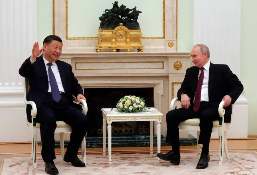 Chủ tịch Trung Quốc Tập Cận Bình gặp Tổng thống Nga Vladimir Putin ngày 20-3. Ảnh: POOL PHOTO