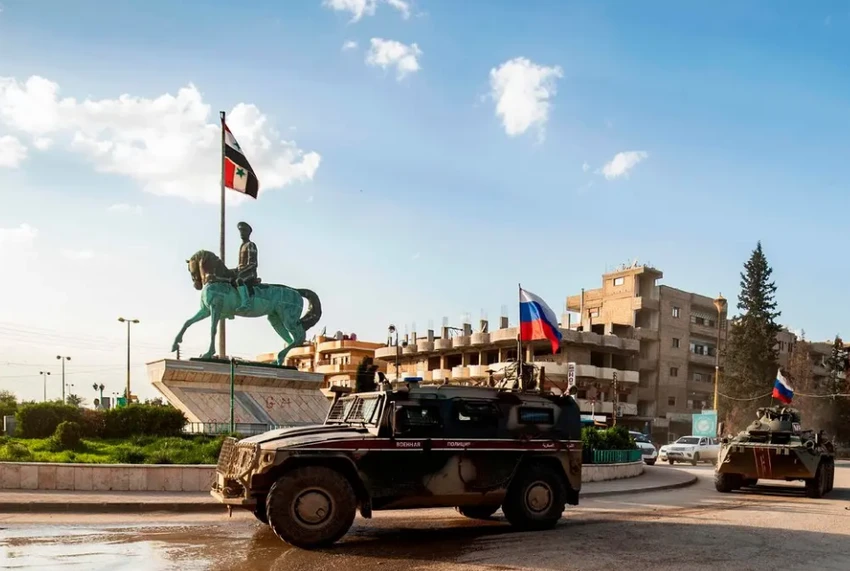 Lực lượng cảnh sát Nga ở TP Qamishli, Syria hồi năm 2020. Ảnh: Delil Souleiman/AFP Lực lượng cảnh sát Nga ở TP Qamishli, Syria hồi năm 2020. Ảnh: Delil Souleiman/AFP