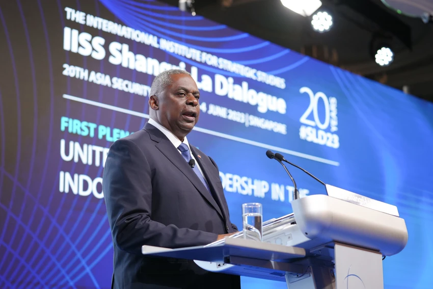 Bộ trưởng Quốc phòng Mỹ Lloyd Austin phát biểu tại Đối thoại Shangri-La 2023 ngày 3-6. Ảnh: IISS Bộ trưởng Quốc phòng Mỹ Lloyd Austin phát biểu tại Đối thoại Shangri-La 2023 ngày 3-6. Ảnh: IISS