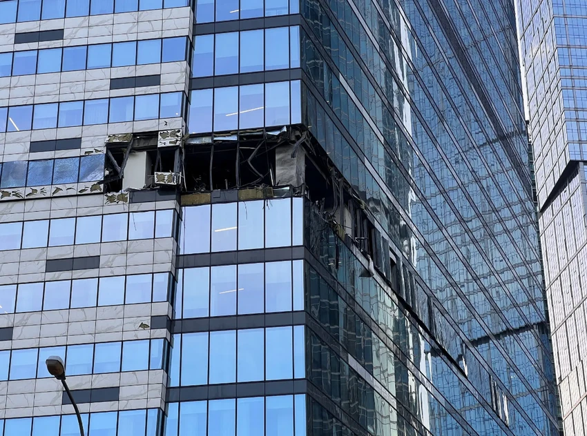 Tòa nhà ở thủ đô Moscow là nơi làm việc của 3 Bộ thuộc chính phủ Nga bị hư hại vì bị UAV tấn công vào ngày 30-7. Ảnh: REUTERS Tòa nhà ở thủ đô Moscow là nơi làm việc của 3 Bộ thuộc chính phủ Nga bị hư hại vì bị UAV tấn công vào ngày 30-7. Ảnh: REUTERS