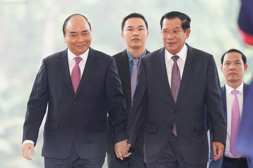 Hai Thủ tướng ghi nhận những bước phát triển tích cực, thực chất của quan hệ Việt Nam-Campuchia thời gian qua, đặc biệt là tăng trưởng trong lĩnh vực thương mại, du lịch, đồng thời nhất trí về phương hướng thúc đẩy hợp tác hai nước trong thời gian tới. Ảnh: VPG Hai Thủ tướng ghi nhận những bước phát triển tích cực, thực chất của quan hệ Việt Nam-Campuchia thời gian qua, đặc biệt là tăng trưởng trong lĩnh vực thương mại, du lịch, đồng thời nhất trí về phương hướng thúc đẩy hợp tác hai nước trong thời gian tới. Ảnh: VPG