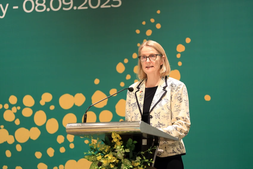 Tổng Lãnh sự Úc tại TP.HCM Sarah Hooper phát biểu tại “Diễn đàn đầu tư Úc 2023”. Ảnh: TỔNG LÃNH SỰ QUÁN ÚC