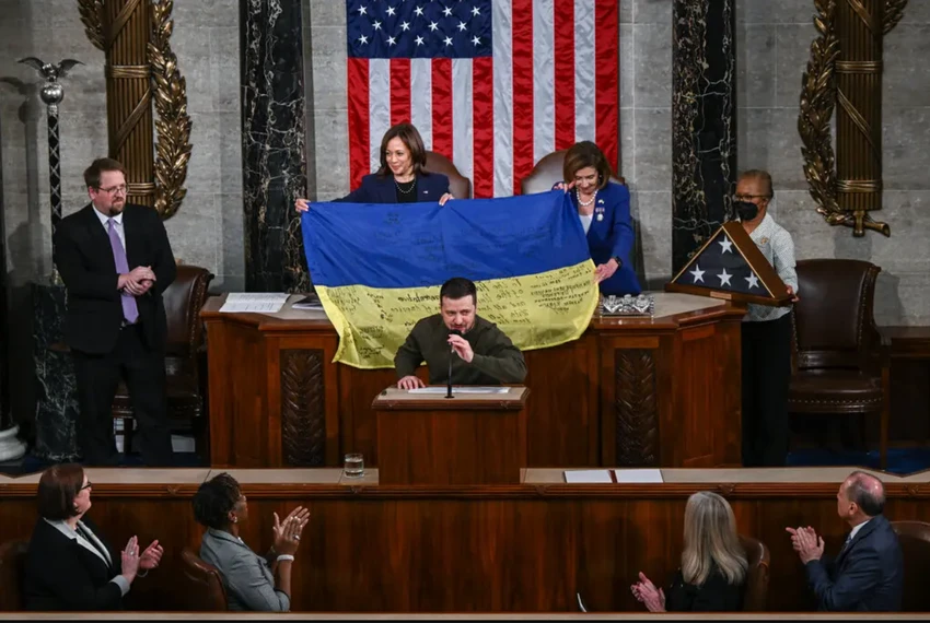 Tổng thống Ukraine - ông Volodymyr Zelensky ở Quốc hội Mỹ vào tháng 12-2022. Ảnh: THE NEW YORK TIMES Tổng thống Ukraine - ông Volodymyr Zelensky ở Quốc hội Mỹ vào tháng 12-2022. Ảnh: THE NEW YORK TIMES