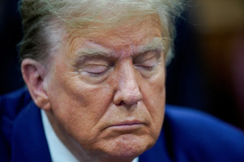 Phản ứng của ông Trump khi bị tố ngủ gật lúc hầu tòa