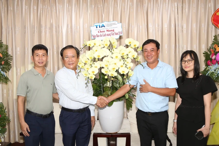 cang-hang-khong-quoc-te-tan-son-nhat.jpg