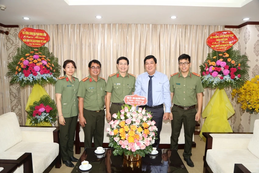 cong-an-binh-thanh-tham-bao-phap-luat-tphcm.jpg