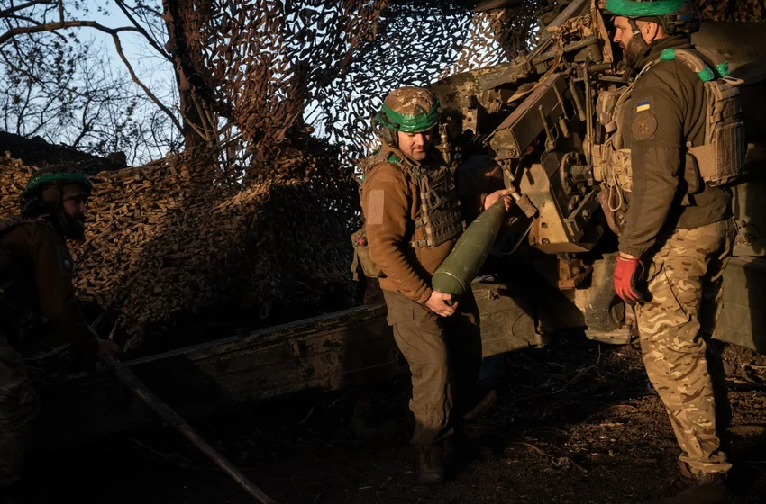 Ukraine Rút khỏi nhiều cứ điểm ở Donbass