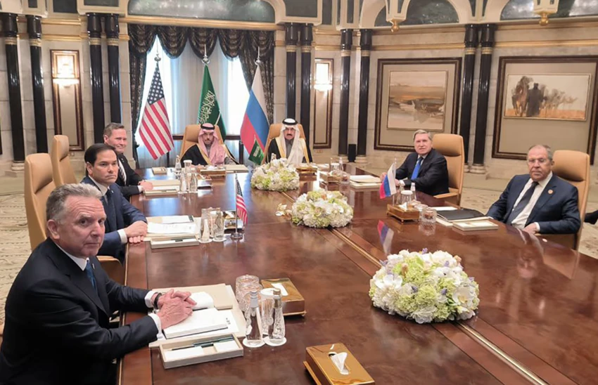 Đằng sau việc Tổng thống Trump ngả về Nga