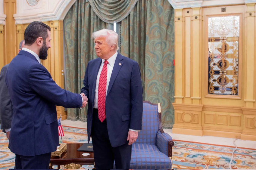 tong-thong-trump-cong-du-trung-dong.png