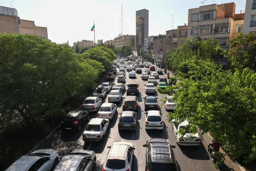 Người dân vật lộn giữa sức nóng xung đột Iran-Israel