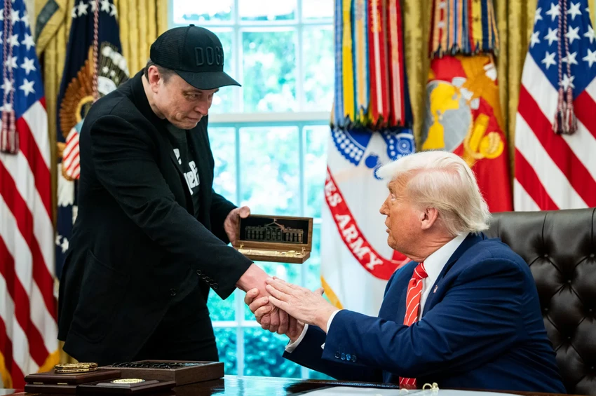 Tổng thống Trump không muốn phá công ty của tỉ phú Musk