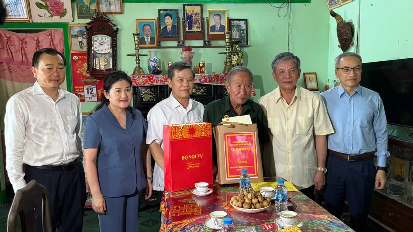 Chanh-an-TAND-toi-cao-tham-gia-dinh-chinh-sach-vinh-long-7-2025.jpg