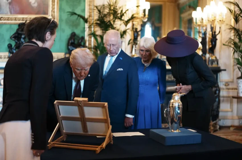 tong-thong-trump-va-vua-Charles-III-du-quoc-yen.png
