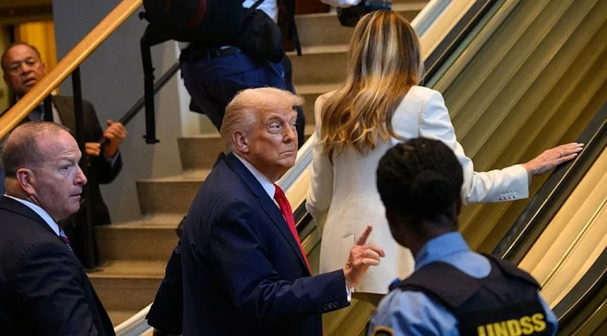 Liên Hợp Quốc lên tiếng vụ thang máy dừng đột ngột khi ông Trump bước lên