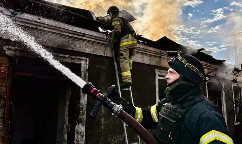 Chiến sự Nga-Ukraine 7-10: Ukraine phá kho dầu, nhà máy thuốc nổ 'khủng' tại Crimea; Nga đánh rát ở Donetsk