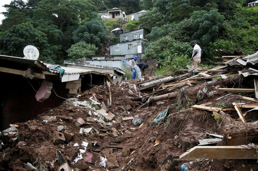 Cảnh hoang tàn sau đợt lũ lớn ở Nam Phi hồi đầu tuần. Ảnh: REUTERS Cảnh hoang tàn sau đợt lũ lớn ở Nam Phi hồi đầu tuần. Ảnh: REUTERS