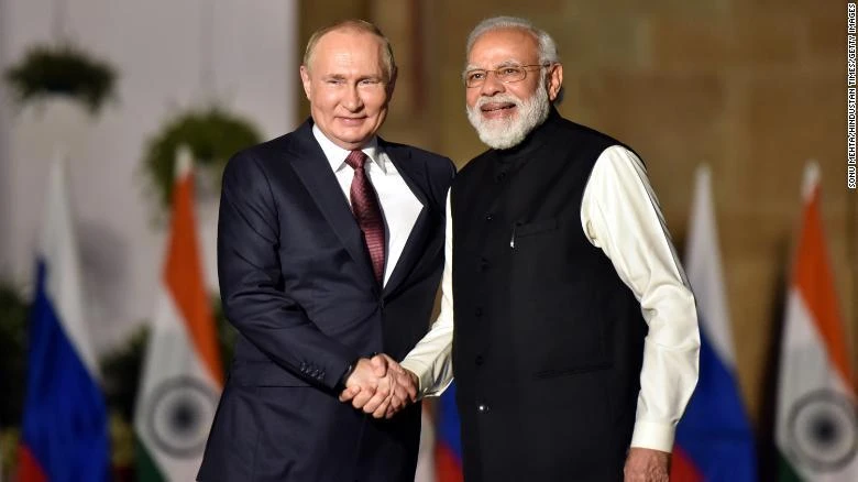Tổng thống Nga Vladimir Putin (trái) và Thủ tướng Ấn Độ Narendra Modi. Ảnh: CNN Tổng thống Nga Vladimir Putin (trái) và Thủ tướng Ấn Độ Narendra Modi. Ảnh: CNN