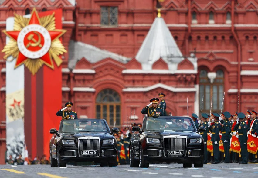 Bộ trưởng Quốc phòng Nga Sergei Shoigu và Tư lệnh Lực lượng trên bộ Nga Oleg Salyukov. Ảnh: REUTERS