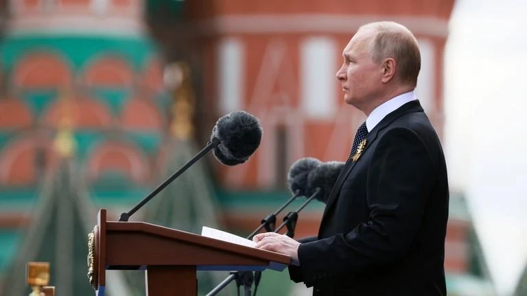 Tổng thống Nga Vladimir Putin phát biểu tại Quảng trường Đỏ ngày 9-5. Ảnh: SPUTNIK