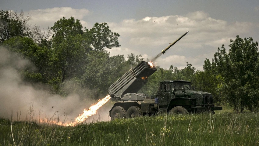 Quân Ukraine nhắm mục tiêu vào lực lượng Nga tại vùng Donbass, miền đông Ukraine hôm 7-6. Ảnh: AFP