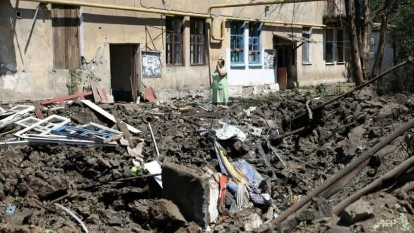 Cảnh đổ nát ở TP Toretsk (tỉnh Donetsk, miền đông Ukraine) sau khi bị Nga không kích ngày 17-7. Ảnh: AFP