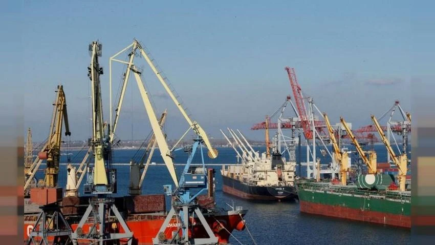 Nhiều tàu hàng bị kẹt ở các cảng của Ukraine do Nga phong tỏa Biển Đen trước khi 2 bên đạt thỏa thuận xuất khẩu ngũ cốc. Ảnh: REUTERS Nhiều tàu hàng bị kẹt ở các cảng của Ukraine do Nga phong tỏa Biển Đen trước khi 2 bên đạt thỏa thuận xuất khẩu ngũ cốc. Ảnh: REUTERS