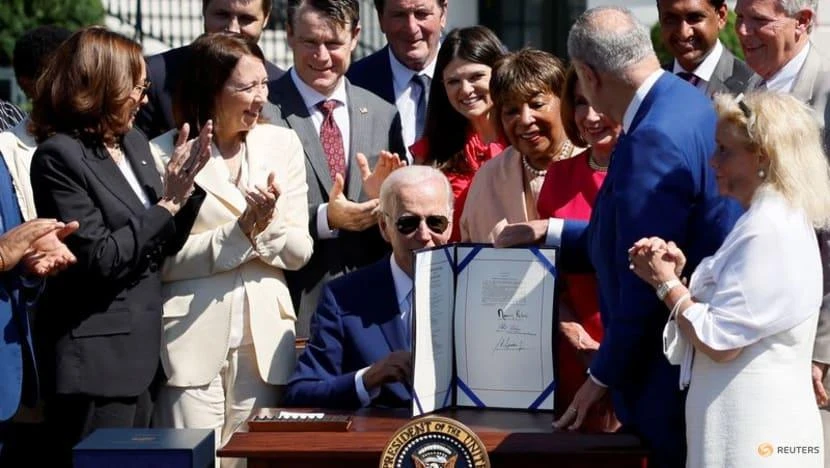 Tổng thống Mỹ Joe Biden đã ký đạo luật “Chip và Khoa học” vào ngày 9-8. Ảnh: REUTERS Tổng thống Mỹ Joe Biden đã ký đạo luật “Chip và Khoa học” vào ngày 9-8. Ảnh: REUTERS