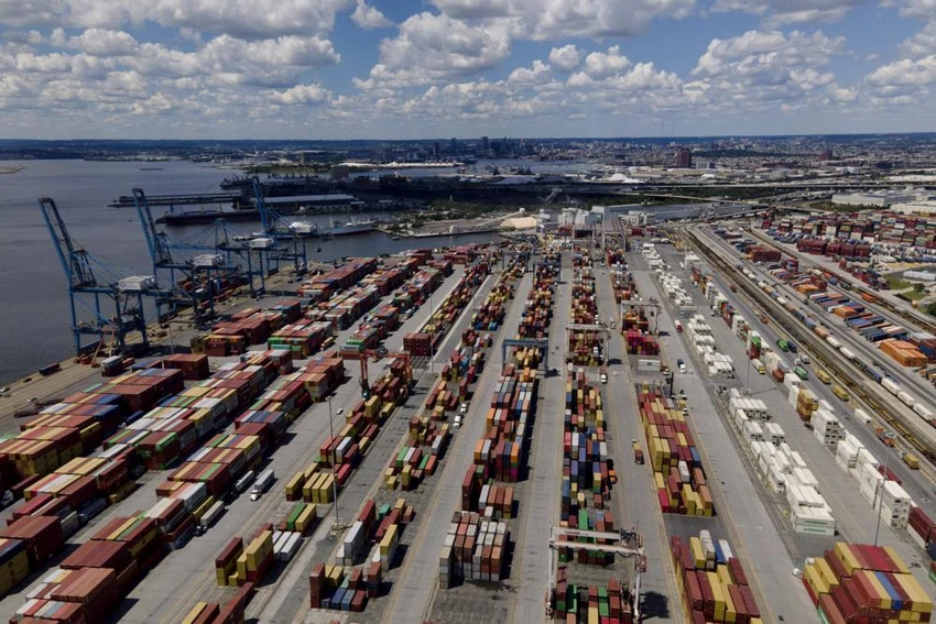 Các container tại Cảng Baltimore,bang Maryland (Mỹ) vào ngày 12-8-2022. Ảnh: AP