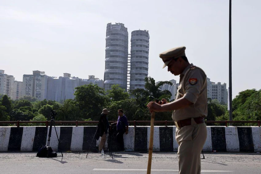 Hai tòa nhà ở thị trấn Noida (bang Uttar Pradesh) trước khi bị phá hủy. Ảnh: REUTERS Hai tòa nhà ở thị trấn Noida (bang Uttar Pradesh) trước khi bị phá hủy. Ảnh: REUTERS