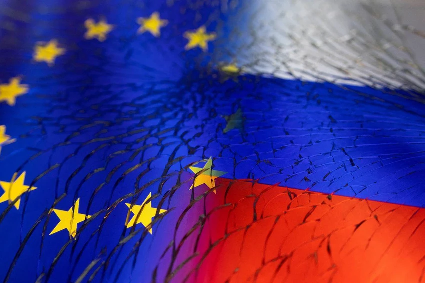 Hình minh họa cờ của Liên minh châu Âu (EU) và Nga. Ảnh: REUTERS Hình minh họa cờ của Liên minh châu Âu (EU) và Nga. Ảnh: REUTERS