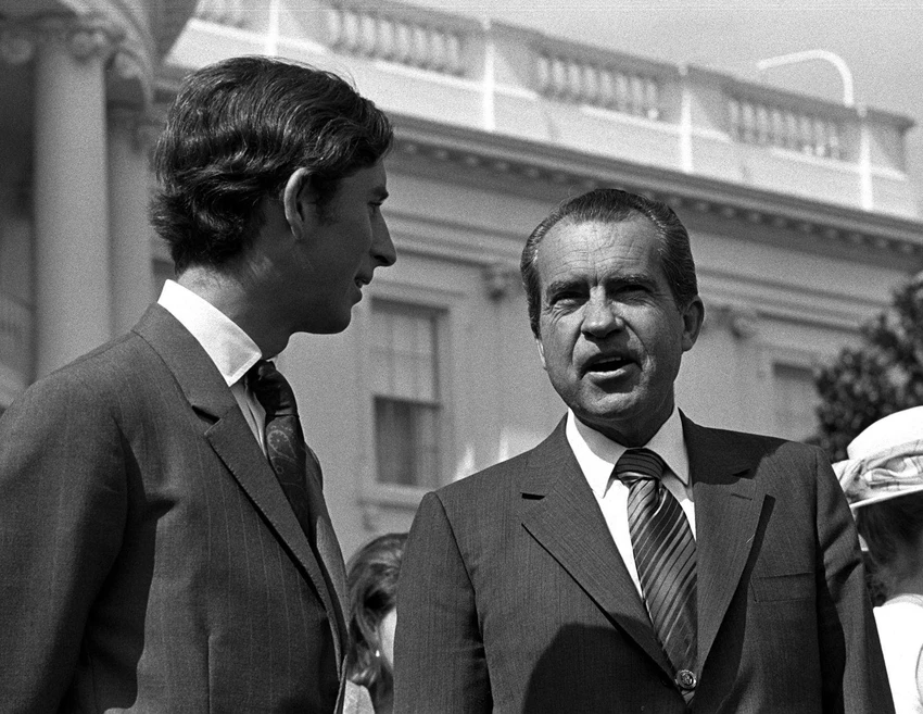Thái tử Charles gặp Tổng thống Mỹ Richard Nixon trong chuyến thăm riêng tới Washington vào tháng 7-1970. Ảnh: CNN Thái tử Charles gặp Tổng thống Mỹ Richard Nixon trong chuyến thăm riêng tới Washington vào tháng 7-1970. Ảnh: CNN