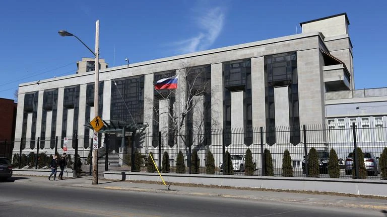 Quang cảnh bên ngoài Đại sứ quán Nga ở thủ đô Ottawa, bang Ontario (Canada). Ảnh: AFP Quang cảnh bên ngoài Đại sứ quán Nga ở thủ đô Ottawa, bang Ontario (Canada). Ảnh: AFP