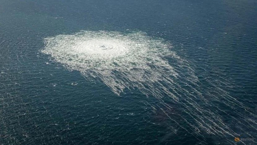 Các bong bóng khí từ đường ống NORD STREAM 2 nổi lên bề mặt biển Baltic. ẢNH: REUTERS Các bong bóng khí từ đường ống NORD STREAM 2 nổi lên bề mặt biển Baltic. ẢNH: REUTERS