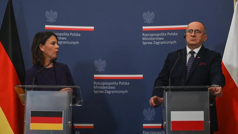 Ngoại trưởng Đức Annalena Baerbock gặp người đồng cấp Ba Lan Zbigniew Rau tại Warsaw đầu tháng 10 bàn về các khoản bồi thường tổn thất Thế chiến II. Ảnh: GETTY IMAGES
