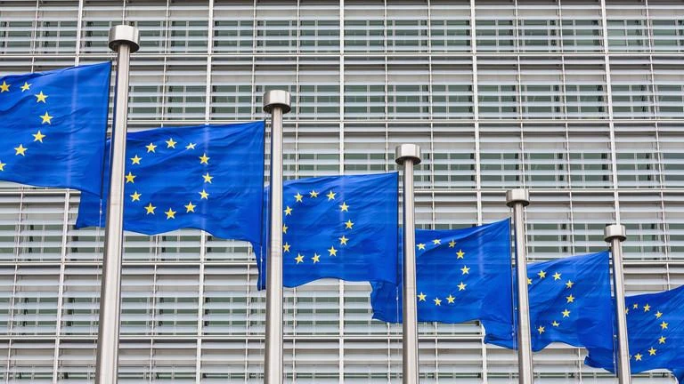 Cờ Liên minh châu Âu bên ngoài trụ sở ở Brussels (Bỉ). Ảnh: GETTY IMAGES